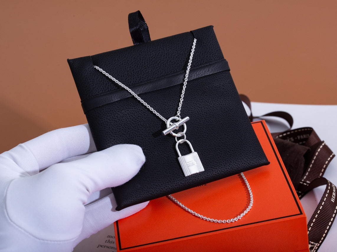 HERMES KELLY PEDANT SILVER