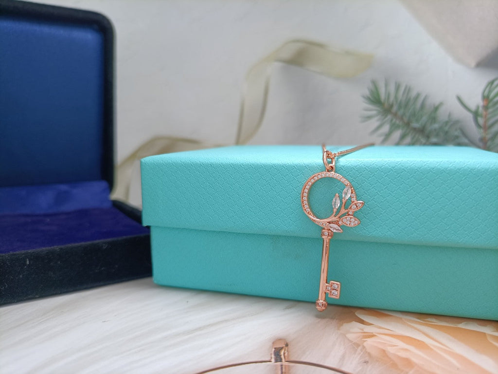 TIFFANY MINI KEY OLIVE LEAF NECKLACE DIAMOND