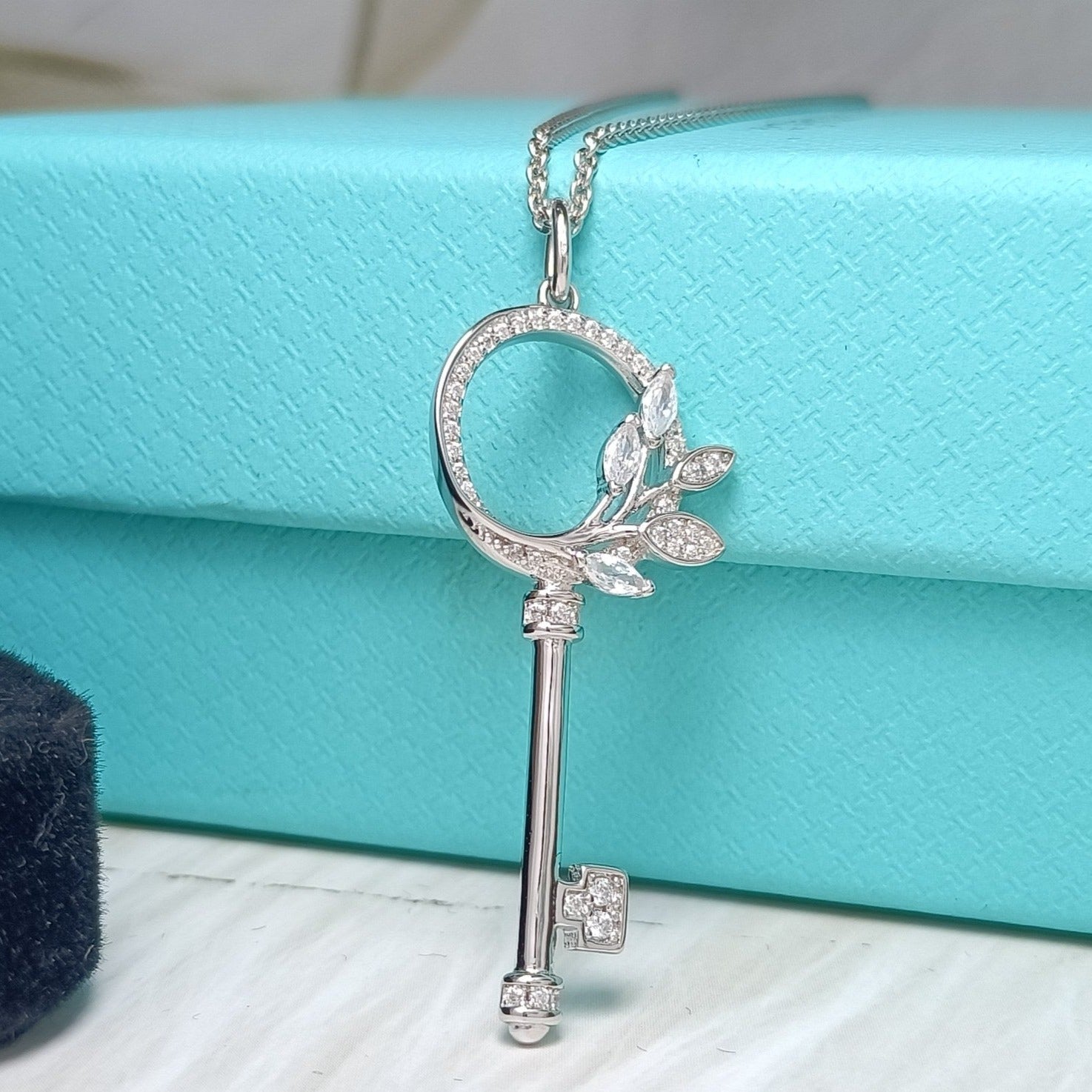 TIFFANY MINI KEY OLIVE LEAF NECKLACE DIAMOND