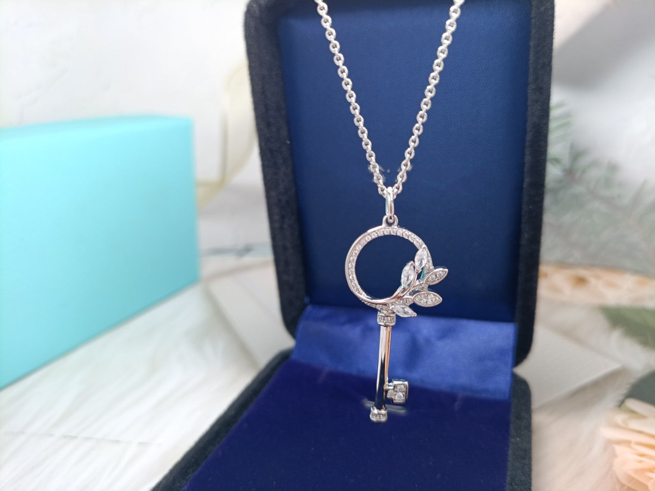 TIFFANY MINI KEY OLIVE LEAF NECKLACE DIAMOND