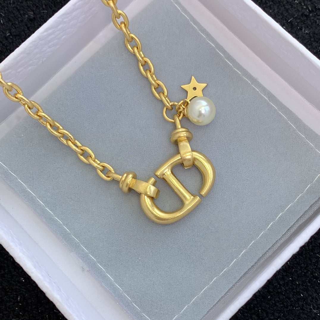 DIOR CD PEDANT MOP STAR GOLD NECKLACE