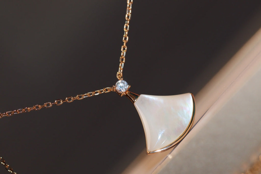 BVLGARI DREAM NECKLACE WHITE MOP PINK GOLD 1 DIAMOND
