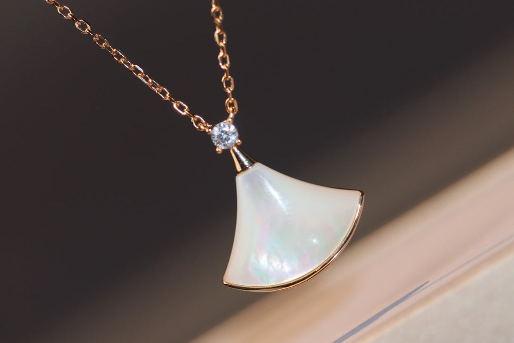 BVLGARI DREAM NECKLACE WHITE MOP PINK GOLD 1 DIAMOND