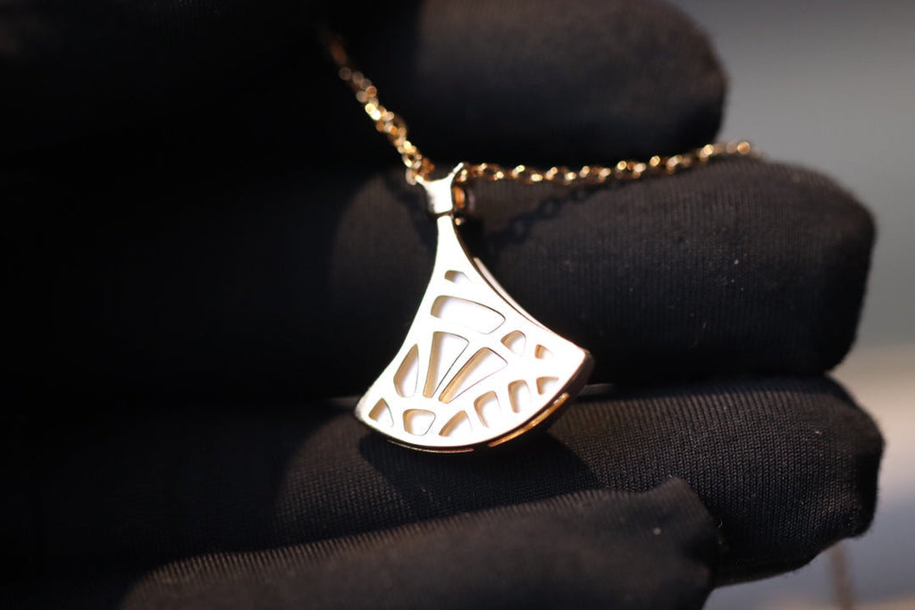 BVLGARI DREAM NECKLACE WHITE MOP PINK GOLD 1 DIAMOND