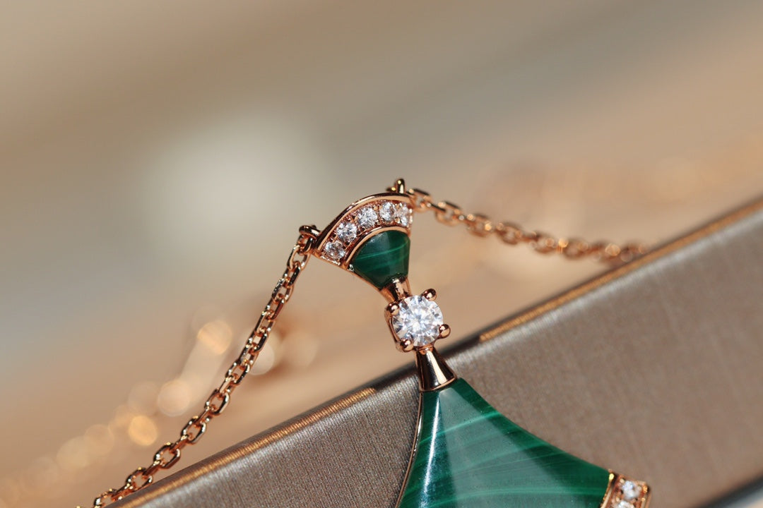 BVLGARI DREAM NECKLACE MALACHITE DIAMOND