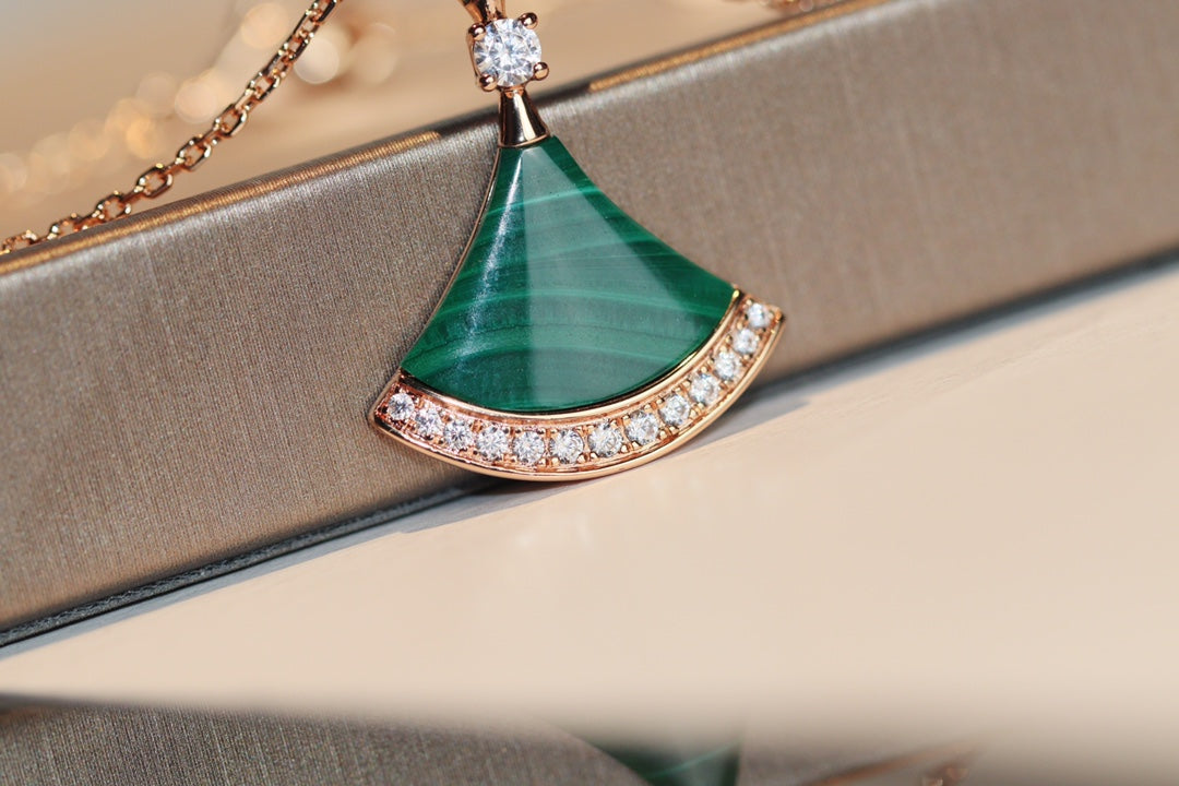 BVLGARI DREAM NECKLACE MALACHITE DIAMOND
