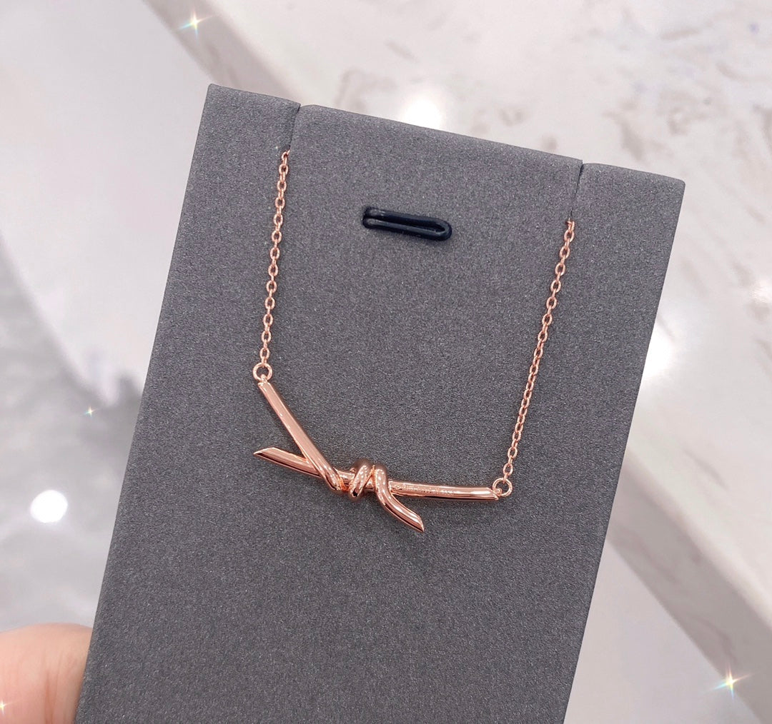 TIFFANY KNOT NECKLACE DIAMONDS
