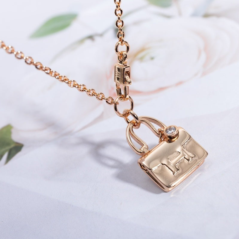 HERMES AMULETTE PEDANT PINK GOLD NECKLACE