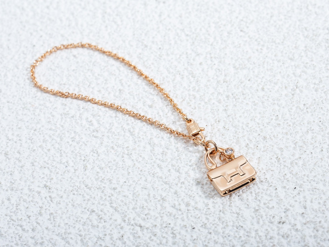 HERMES AMULETTE PEDANT PINK GOLD NECKLACE