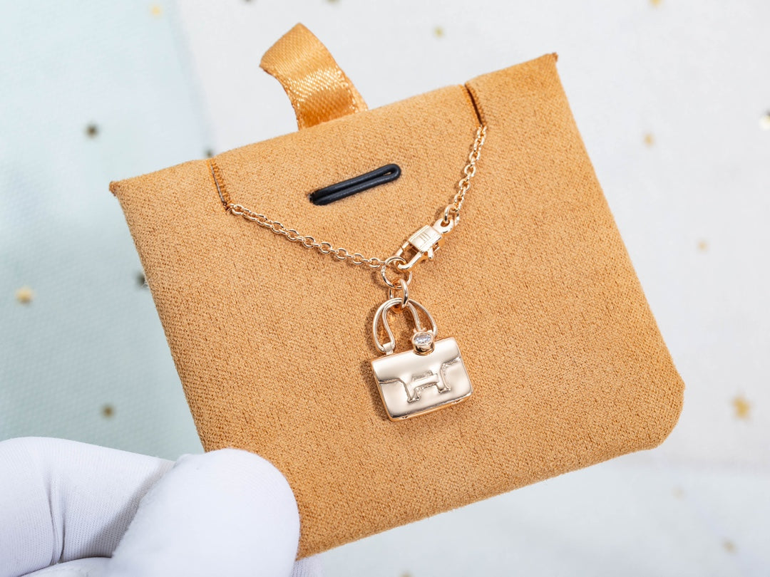 HERMES AMULETTE PEDANT PINK GOLD NECKLACE