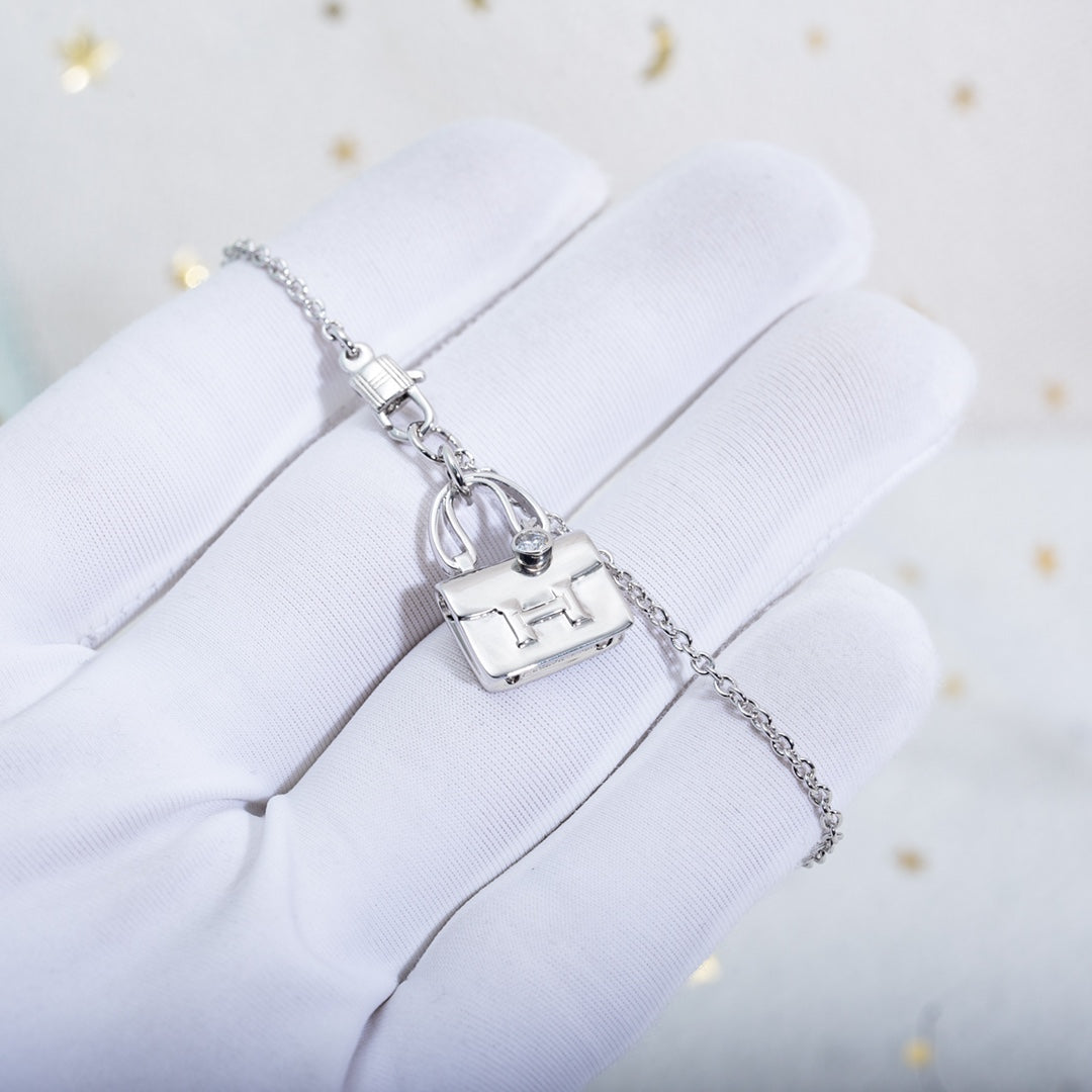 HERMES AMULETTE PEDANT SILVER NECKLACE