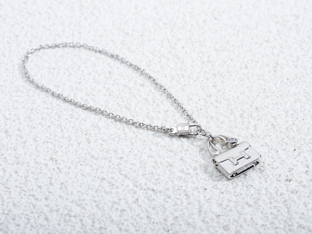 HERMES AMULETTE PEDANT SILVER NECKLACE