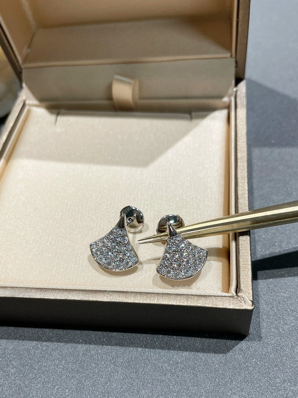 BVLGARI DREAM STUD EARRINGS DIAMOND