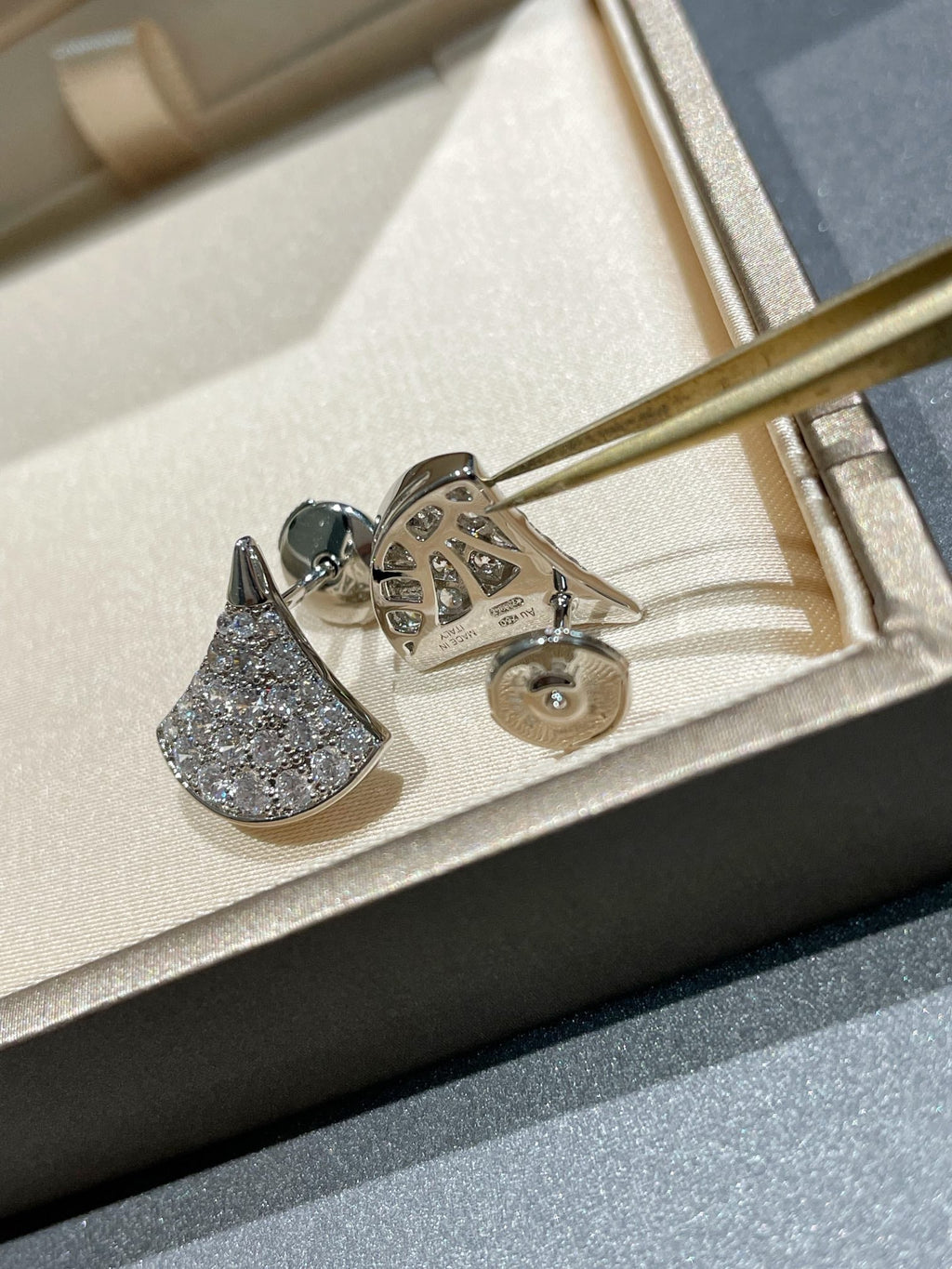 BVLGARI DREAM STUD EARRINGS DIAMOND