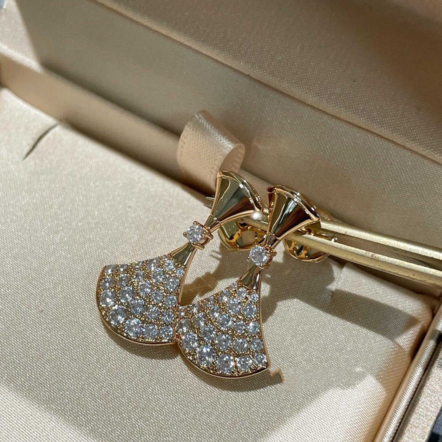 BVLGARI DREAM EARRINGS DIAMOND