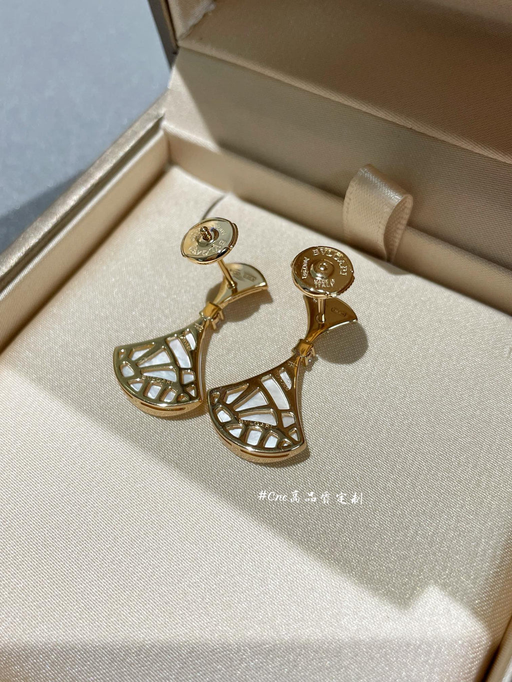 BVLGARI DREAM MOP 1 DIAMOND EARRINGS