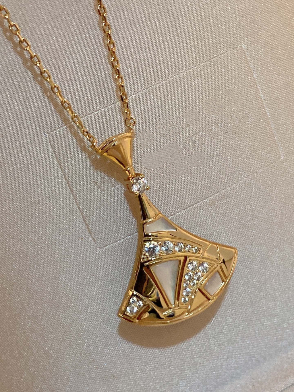 BVLGARI DREAM MOP DIAMOND GOLD NECKLACE