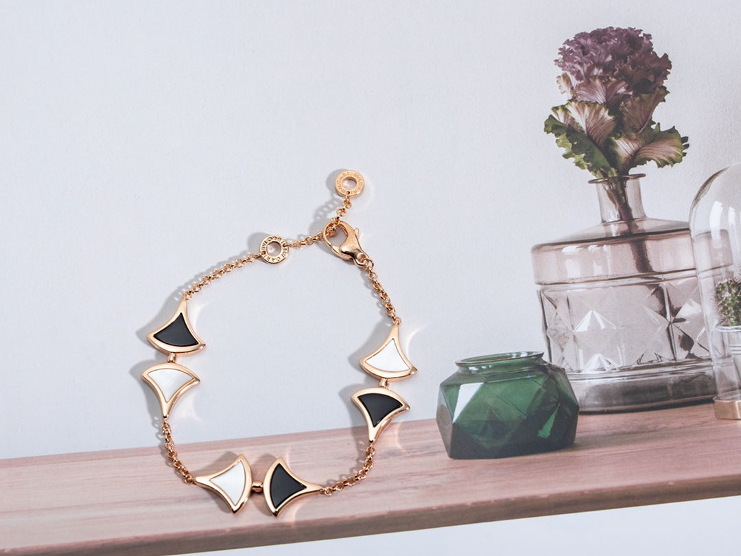 BVLGARI DREAM MOP AND ONYX BRACELET PINK GOLD