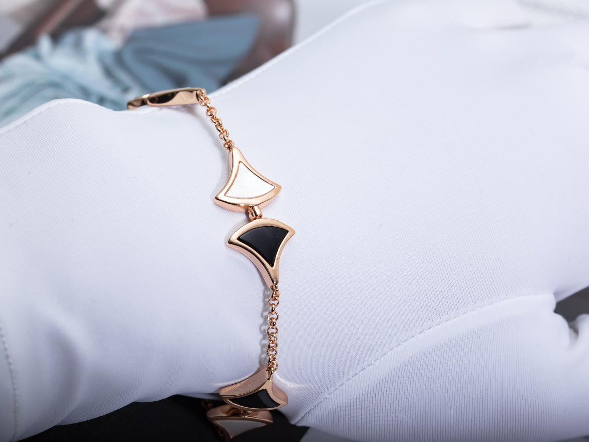 BVLGARI DREAM MOP AND ONYX BRACELET PINK GOLD