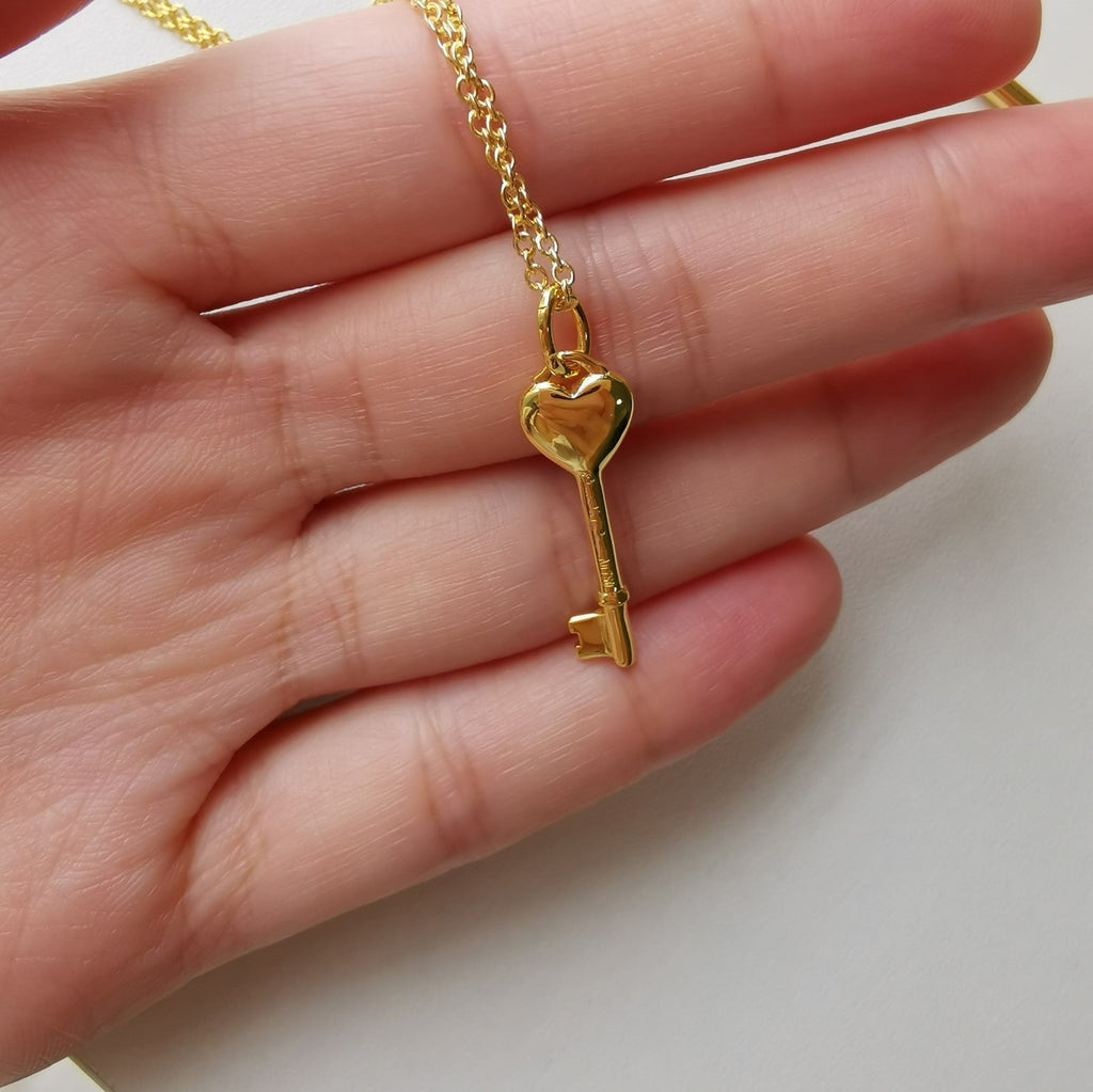 TIFFANY KEY PEDANT CARNELIAN HEART GOLD NECKLACE