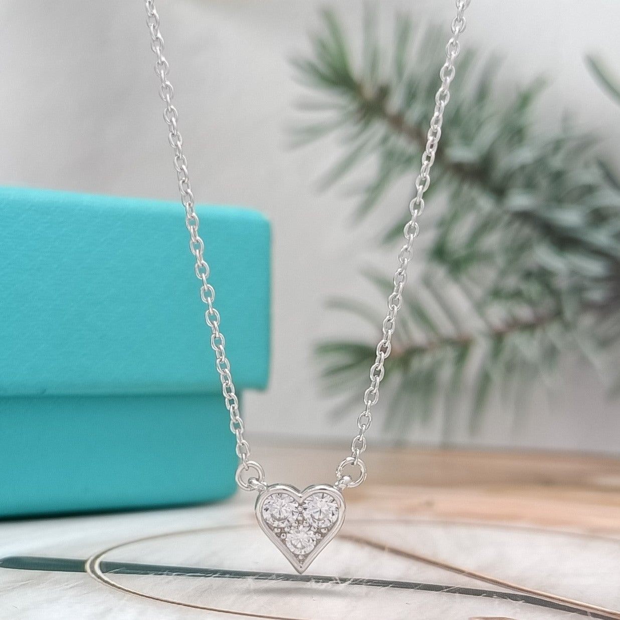 TIFFANY HEART 3 DIAMONDS PEDANT NECKLACE