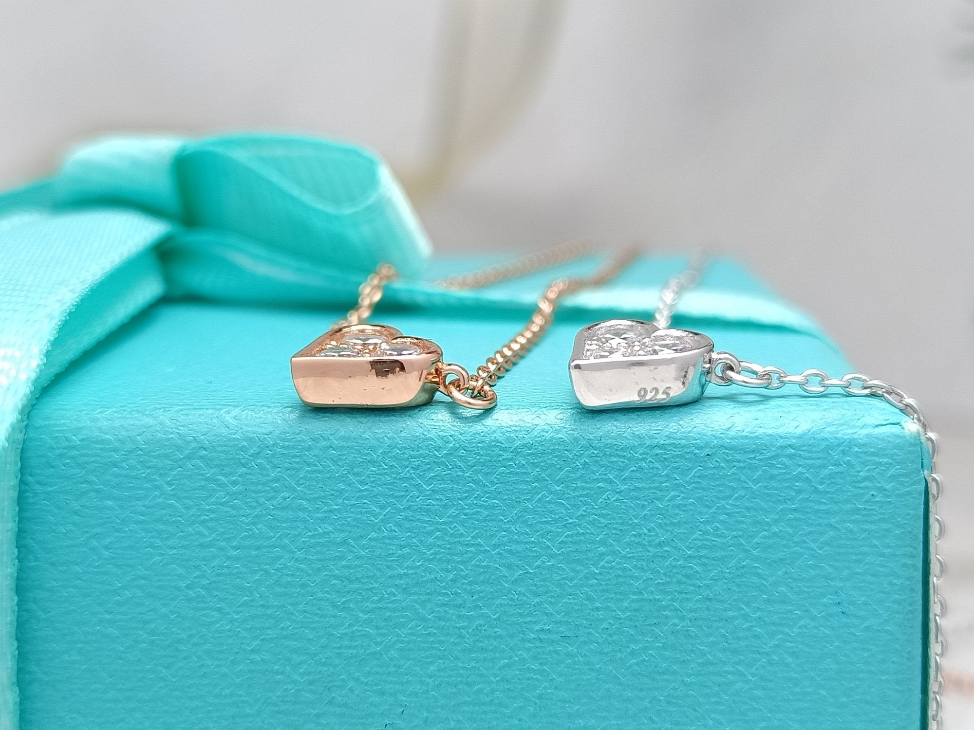 TIFFANY HEART 3 DIAMONDS PEDANT NECKLACE