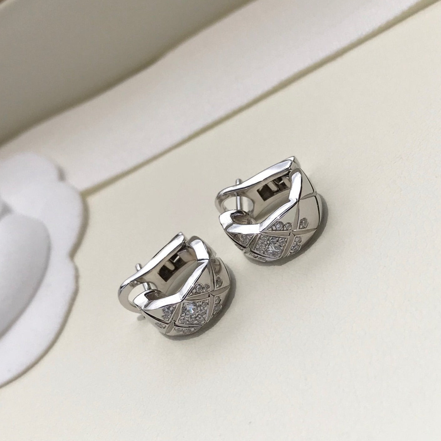 Chanel Crush Diamond Silver Earrings