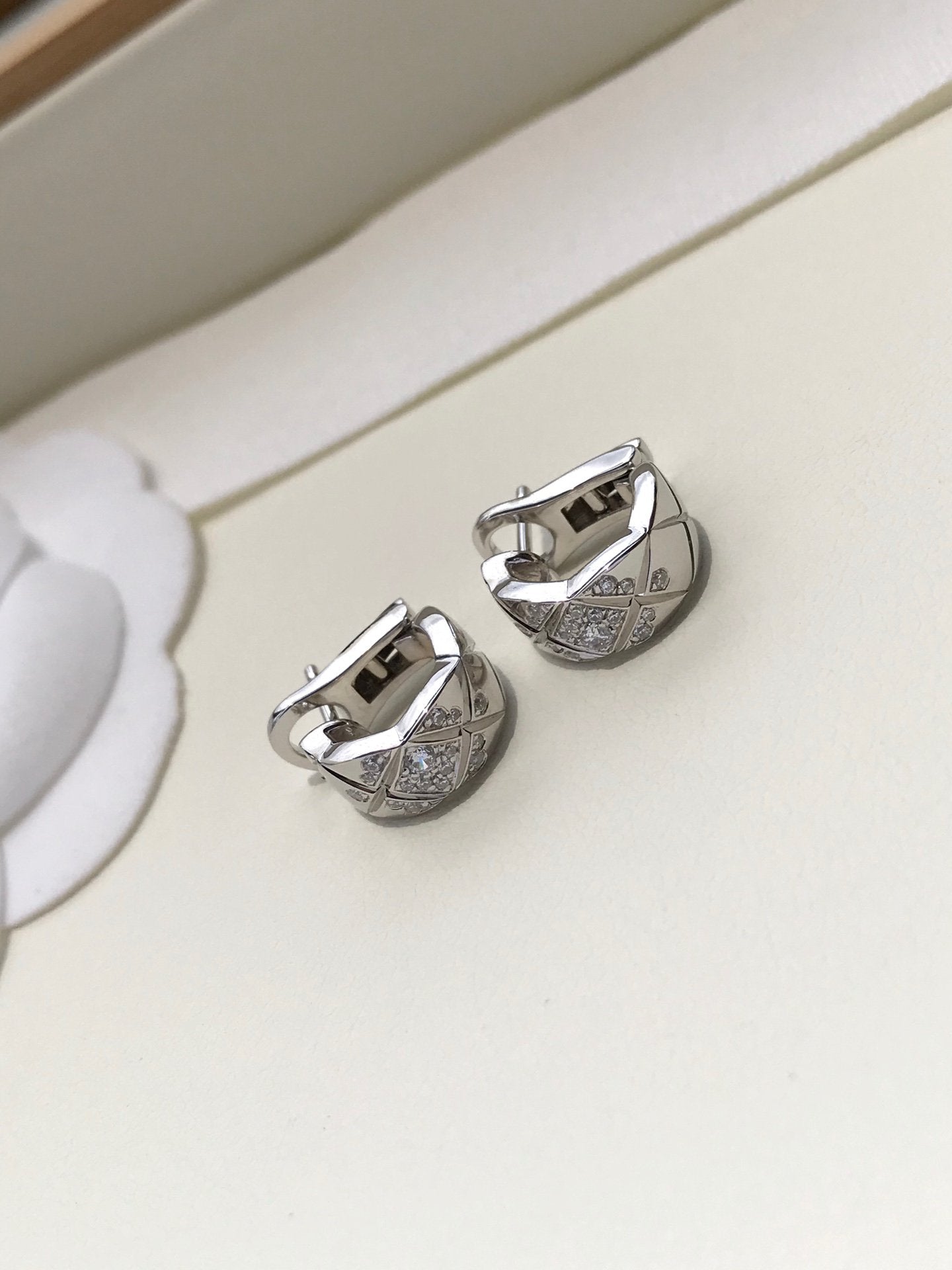 Chanel Crush Diamond Silver Earrings