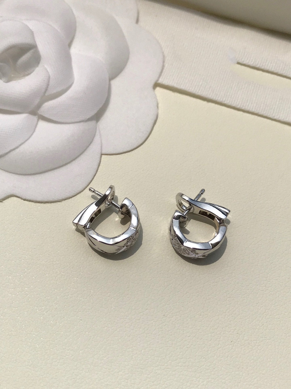 Chanel Crush Diamond Silver Earrings