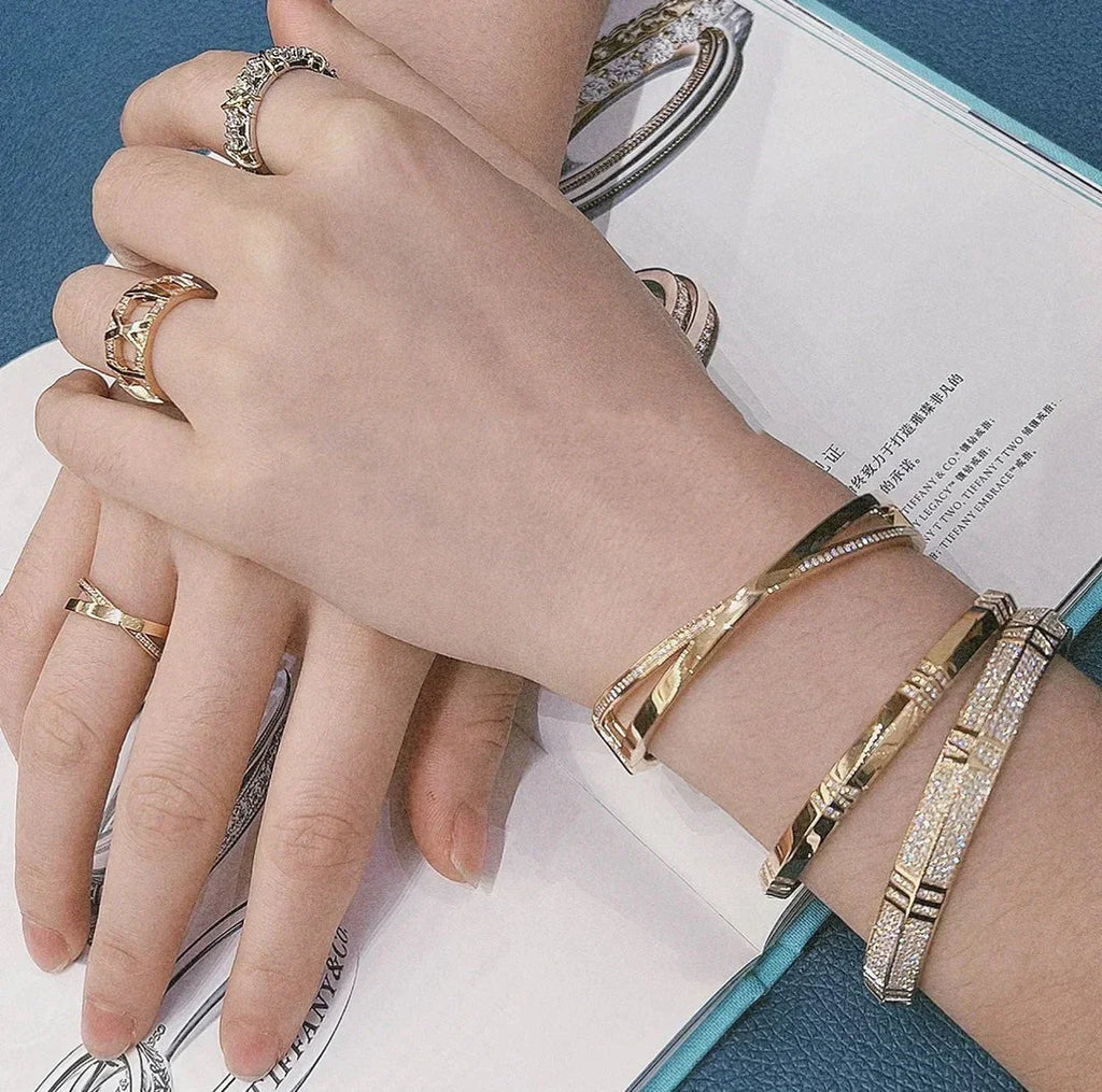 TIFFANY NARROW HINGED BANGLEIN WITH DIAMONDS SMALL