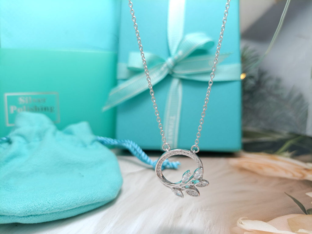 TIFFANY DIAMOND VINE CIRCLE PENDANT PLATINUM NECKLACE