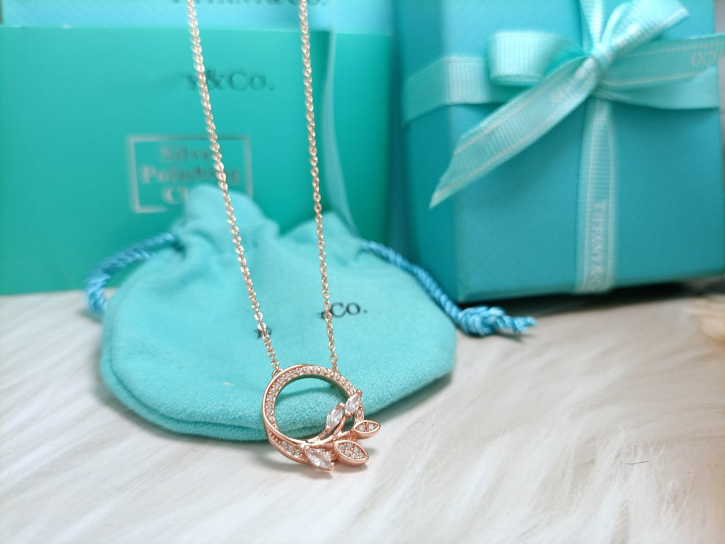 TIFFANY DIAMOND VINE CIRCLE PENDANT PLATINUM NECKLACE