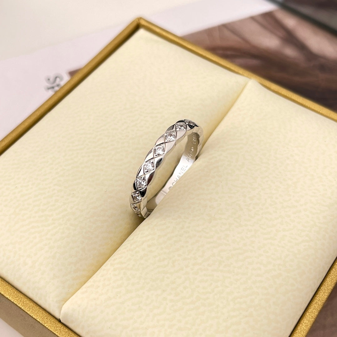 Chanel Crush Mini Classic Ring Diamonds
