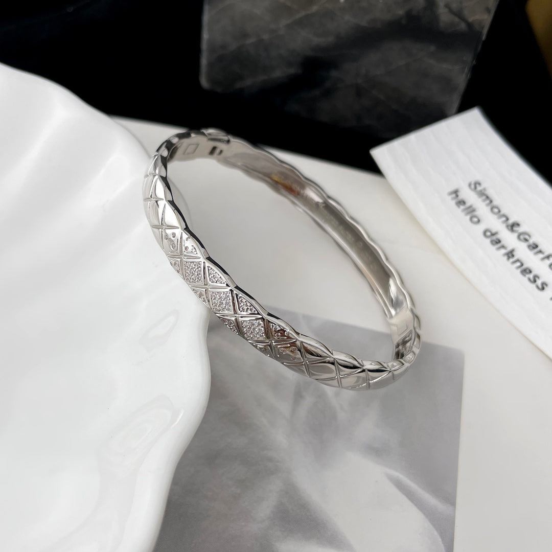 Chanel Crush Bracelet Quilted Diamond