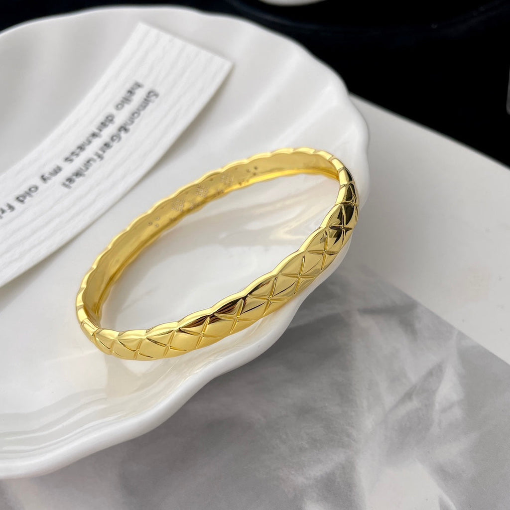 Chanel Crush Bracelet Quilted Diamond