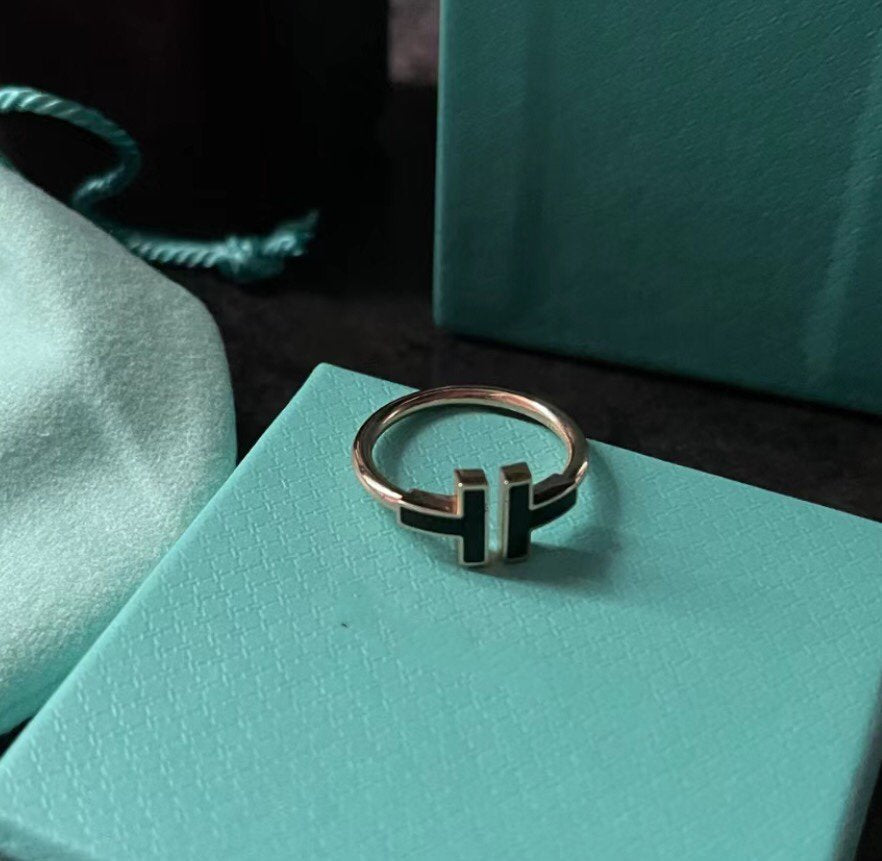 TIFFANY T SMALL ONYX PINK GOLD RING