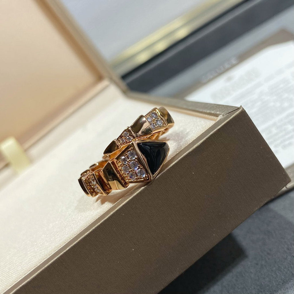 BVLGARI SERPENTI RING GOLD DIAMOND ONYX