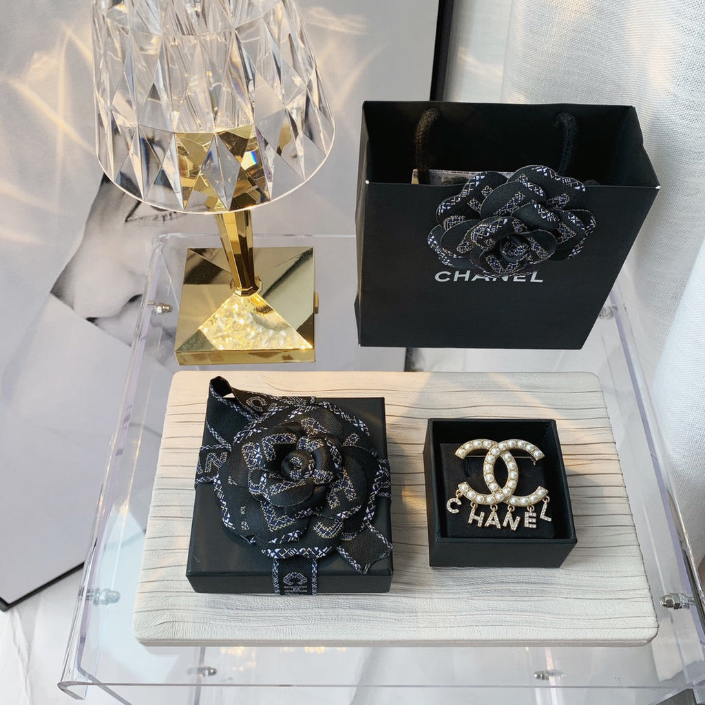 Chanel Brooch 156611