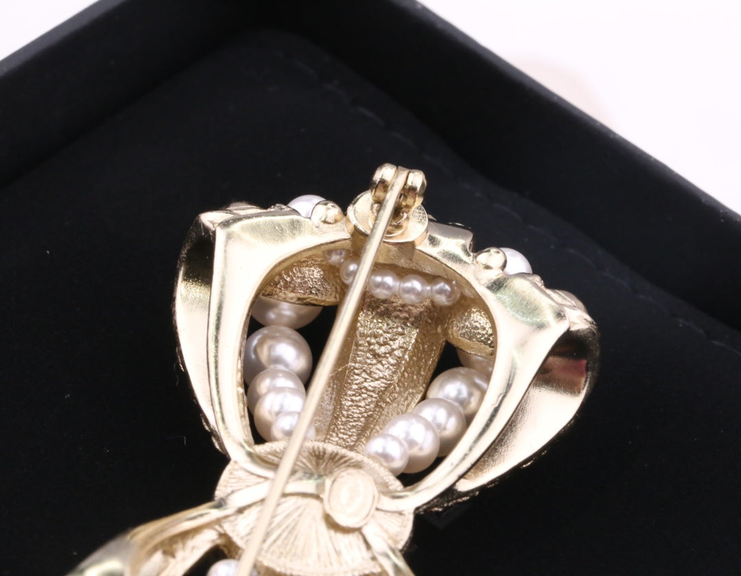 Chanel Brooch Gold