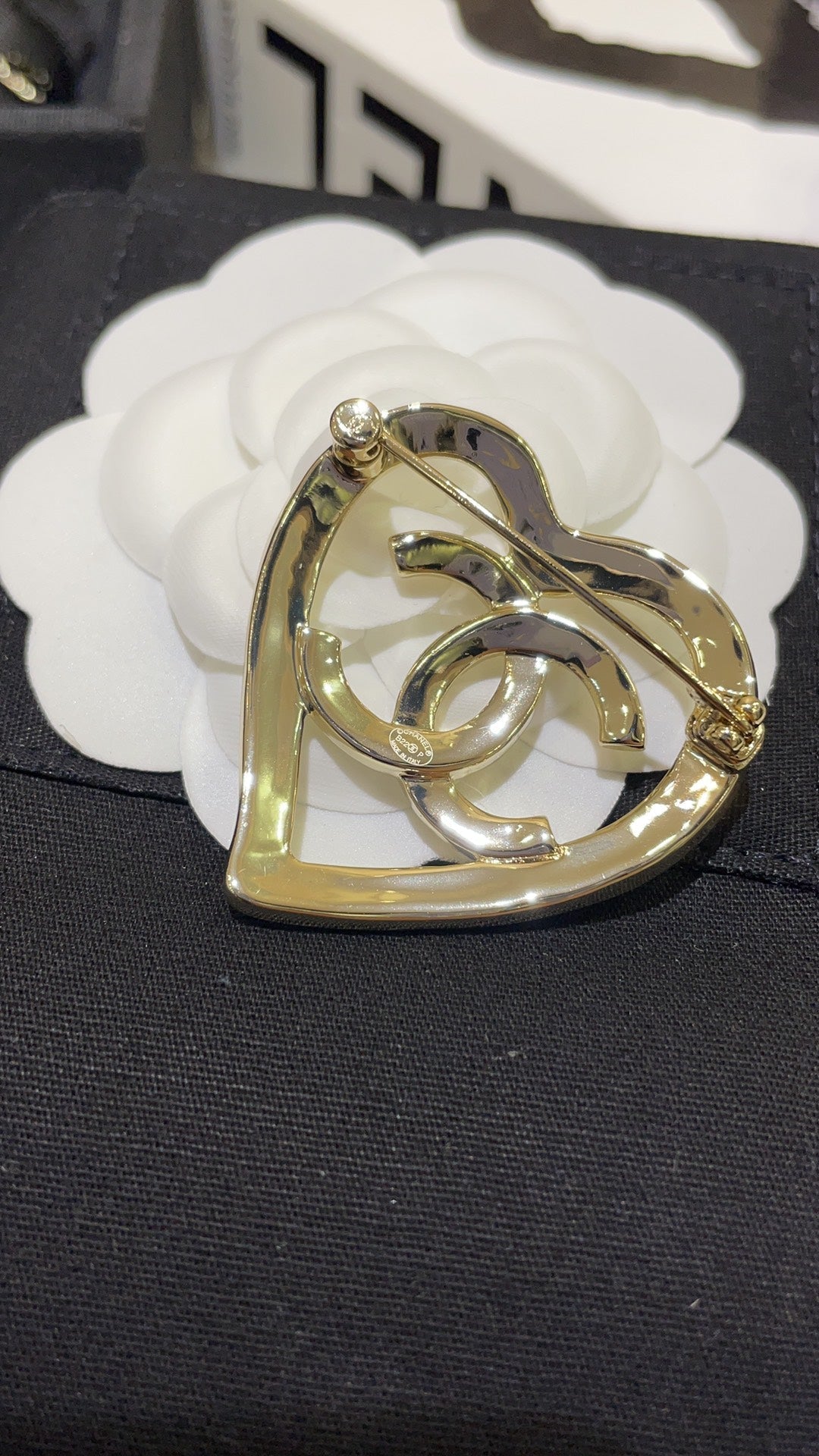 Chanel Brooch Gold 159549