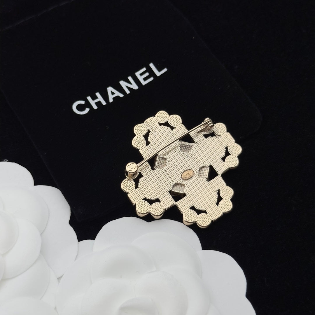 Chanel Brooch Gold 173155