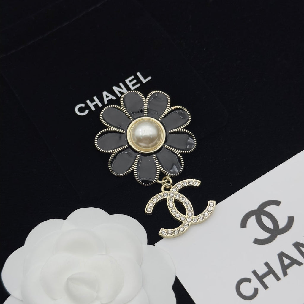 Chanel Brooch Gold Black 173224