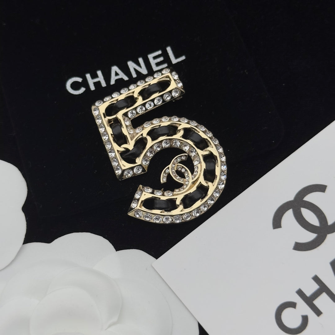 Chanel Brooch Gold 174155