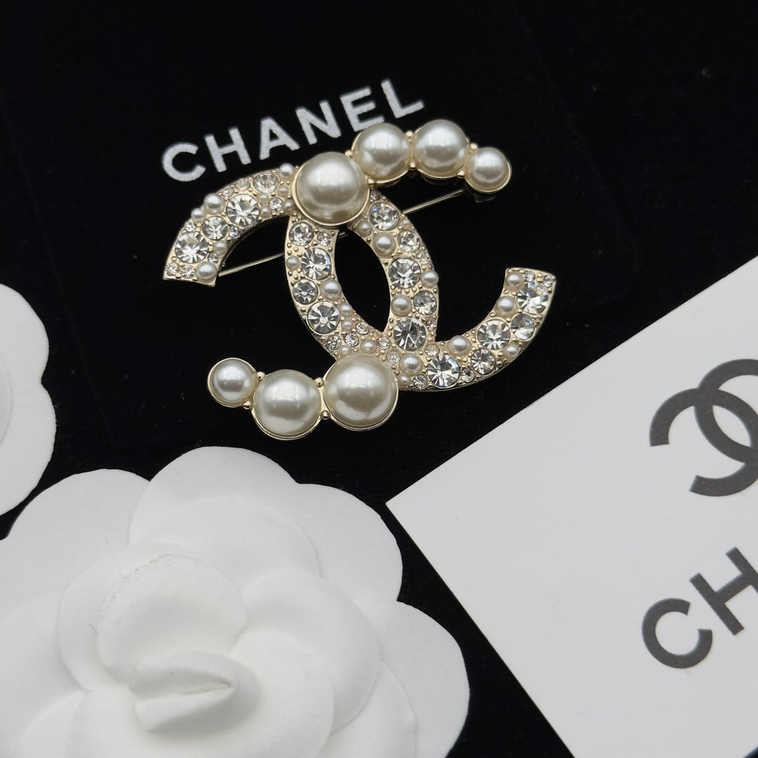 Chanel Brooch Gold 174302