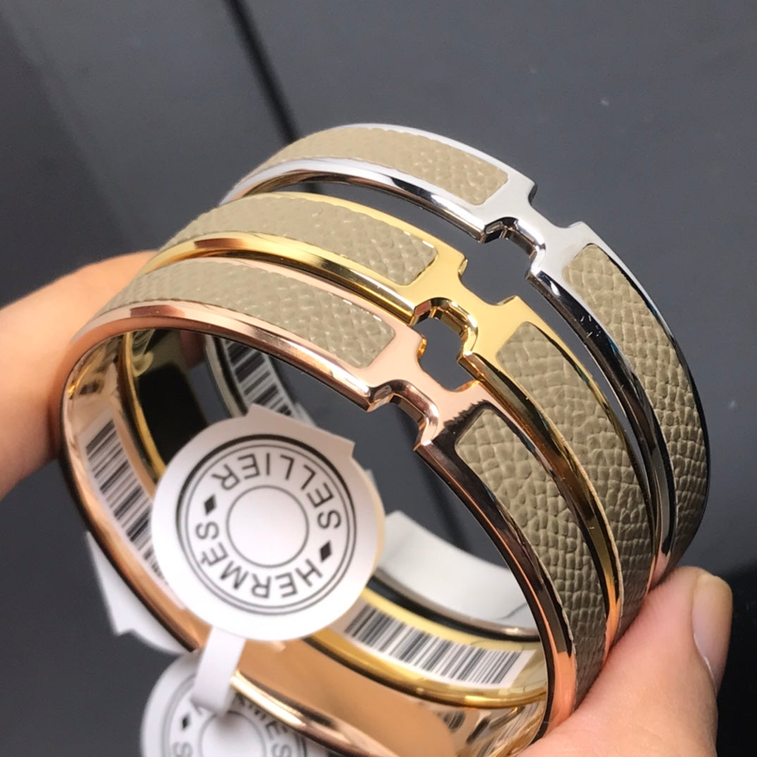 HERMES H Pig Nose Olive Bracelet