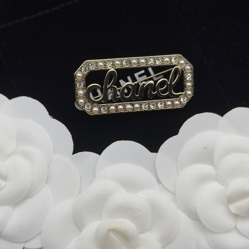 Chanel Brooch Gold 182072