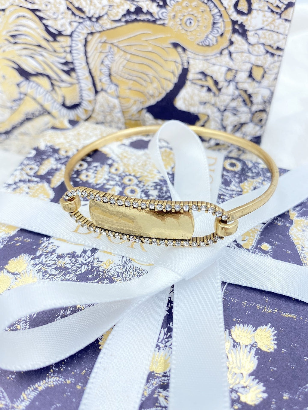 DIOR DIO OVAL LETTER BRACELET GOLD DIAMOND