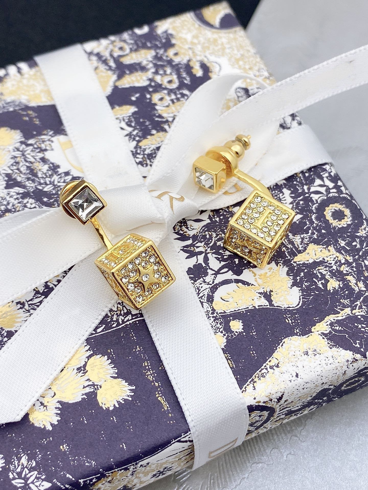 DIOR D-STAR GOLD DIAMOND EARRINGS