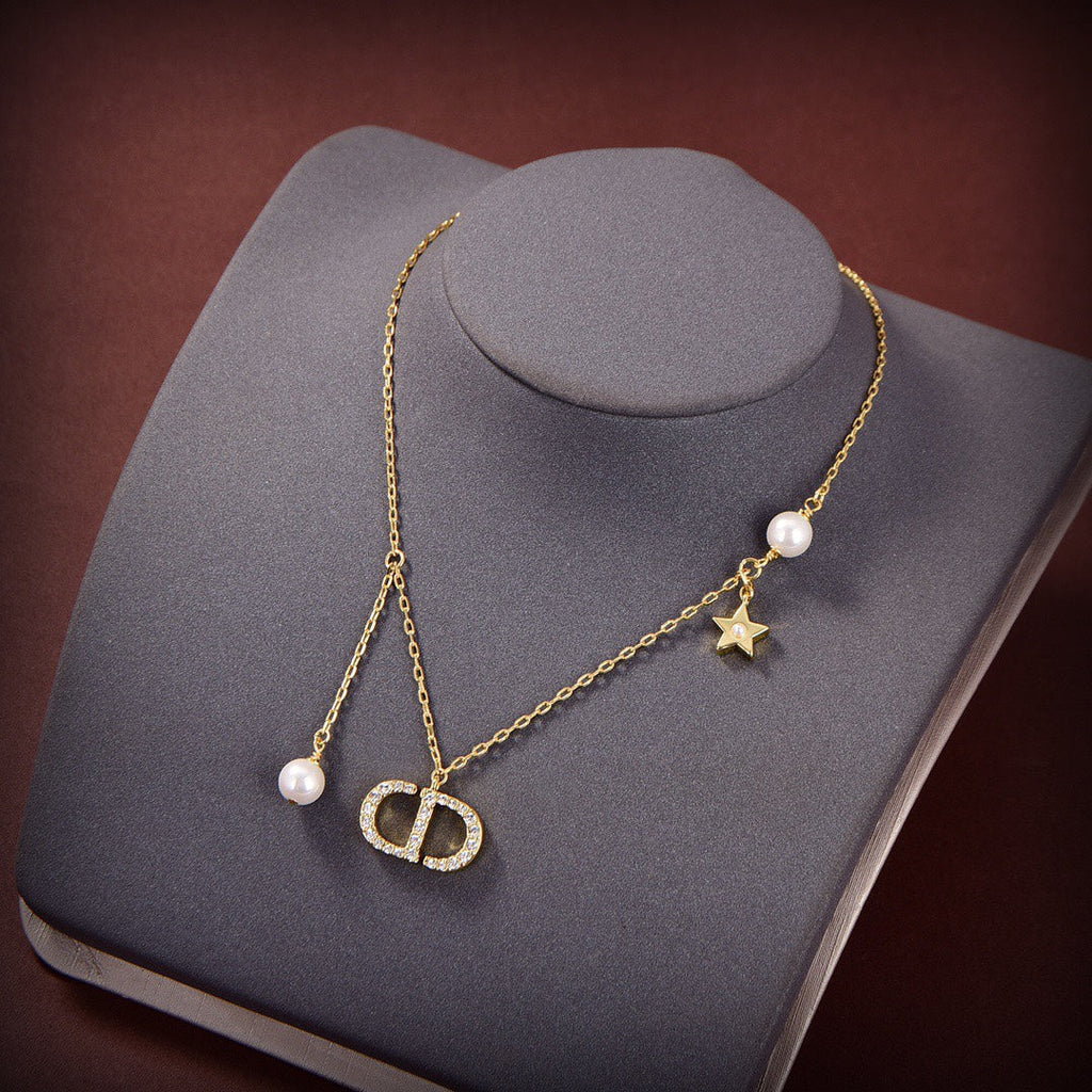 DIOR CD STAR PEDANT GOLD DIAMOND NECKLACE