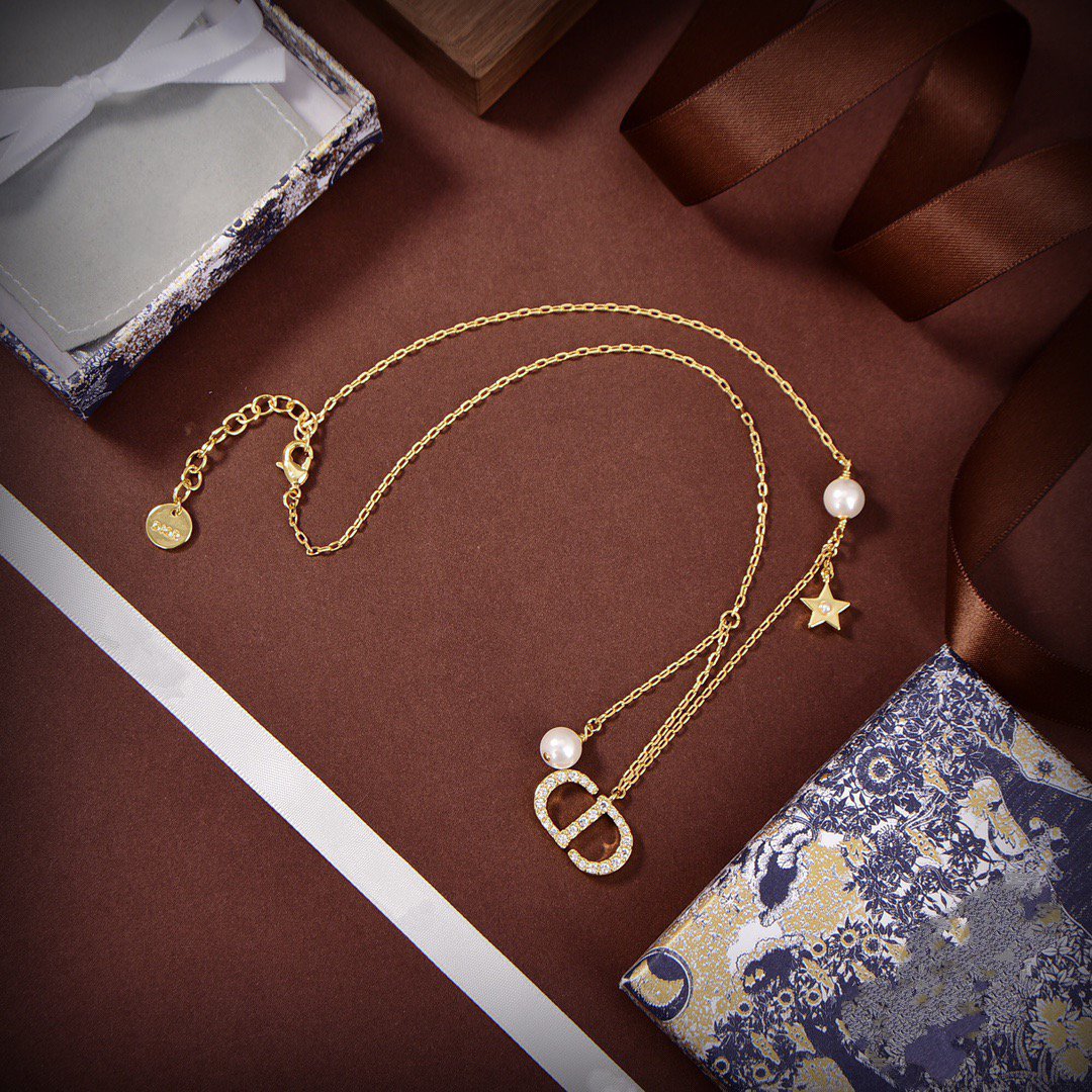DIOR CD STAR PEDANT GOLD DIAMOND NECKLACE